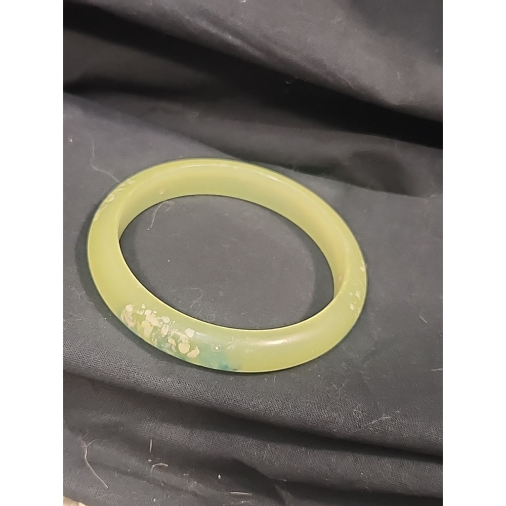 Green Painted Bangle Bracelet‎ - Picture 2 of 4